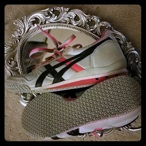 Onitsuka Tiger Ultimate 81 High Rise/Black Trainer